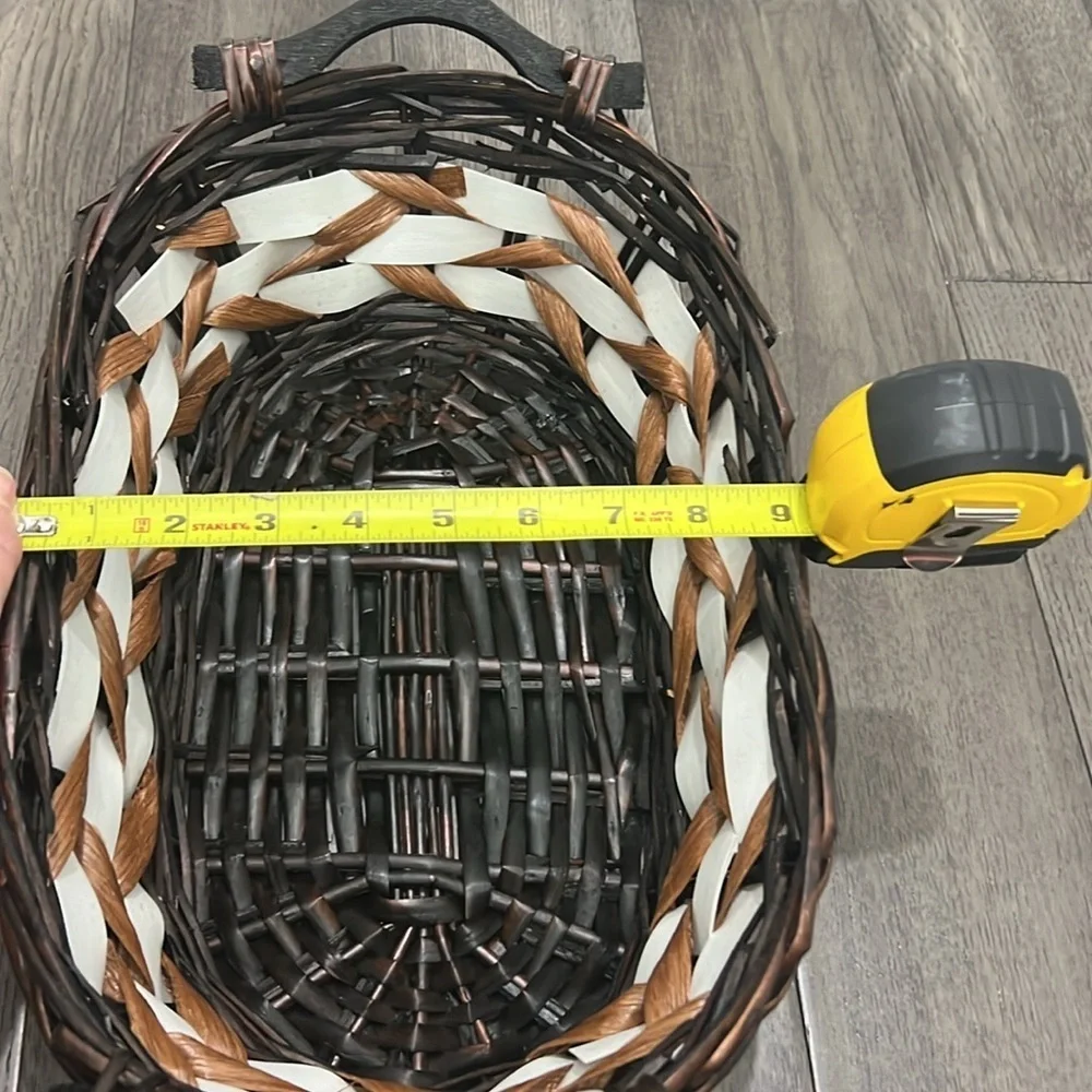 Weaved multicolor basket